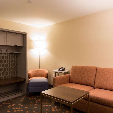 Holiday Inn Hotel & Suites - Mount Pleasant By Ihg Exteriör bild