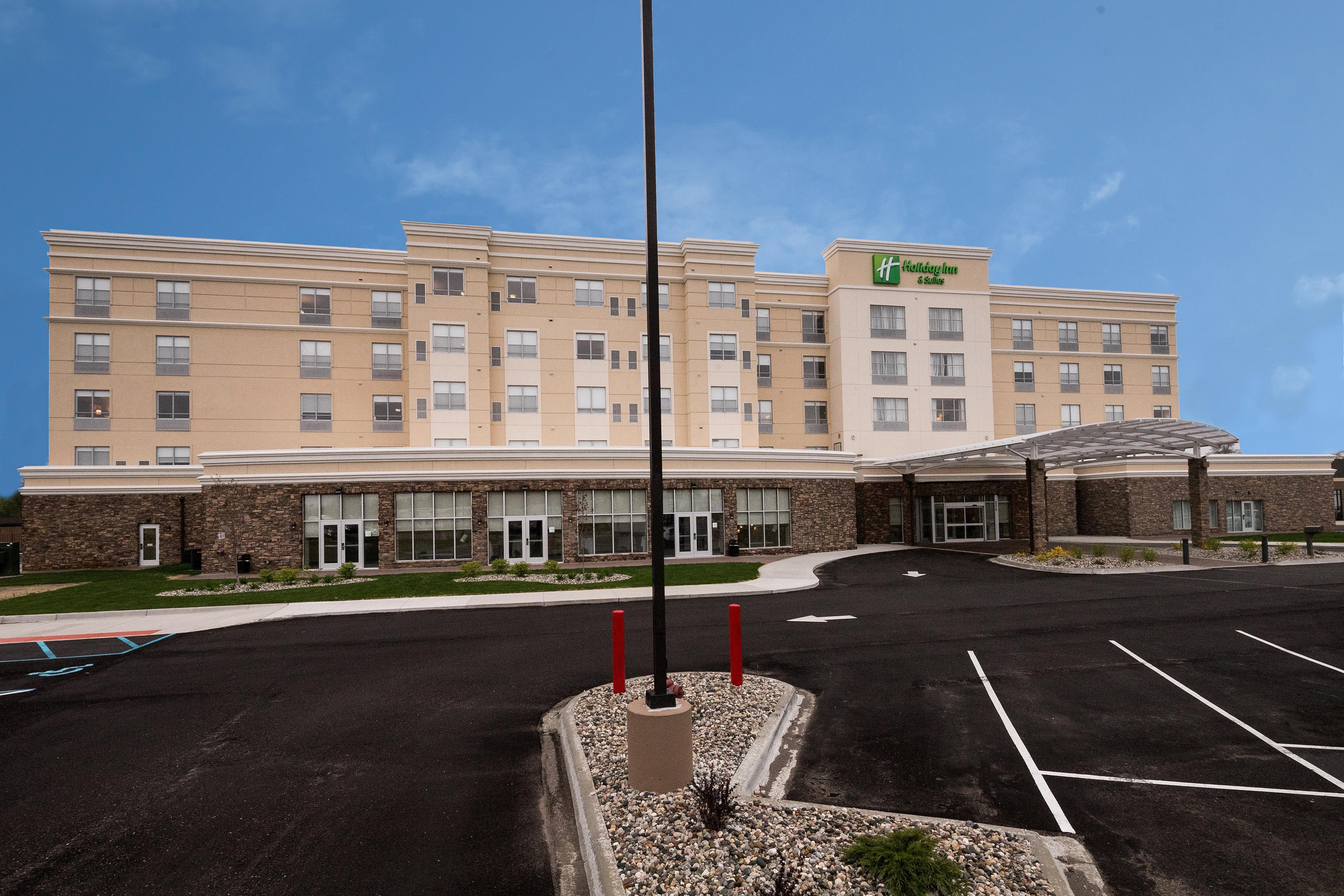 Holiday Inn Hotel & Suites - Mount Pleasant By Ihg Exteriör bild