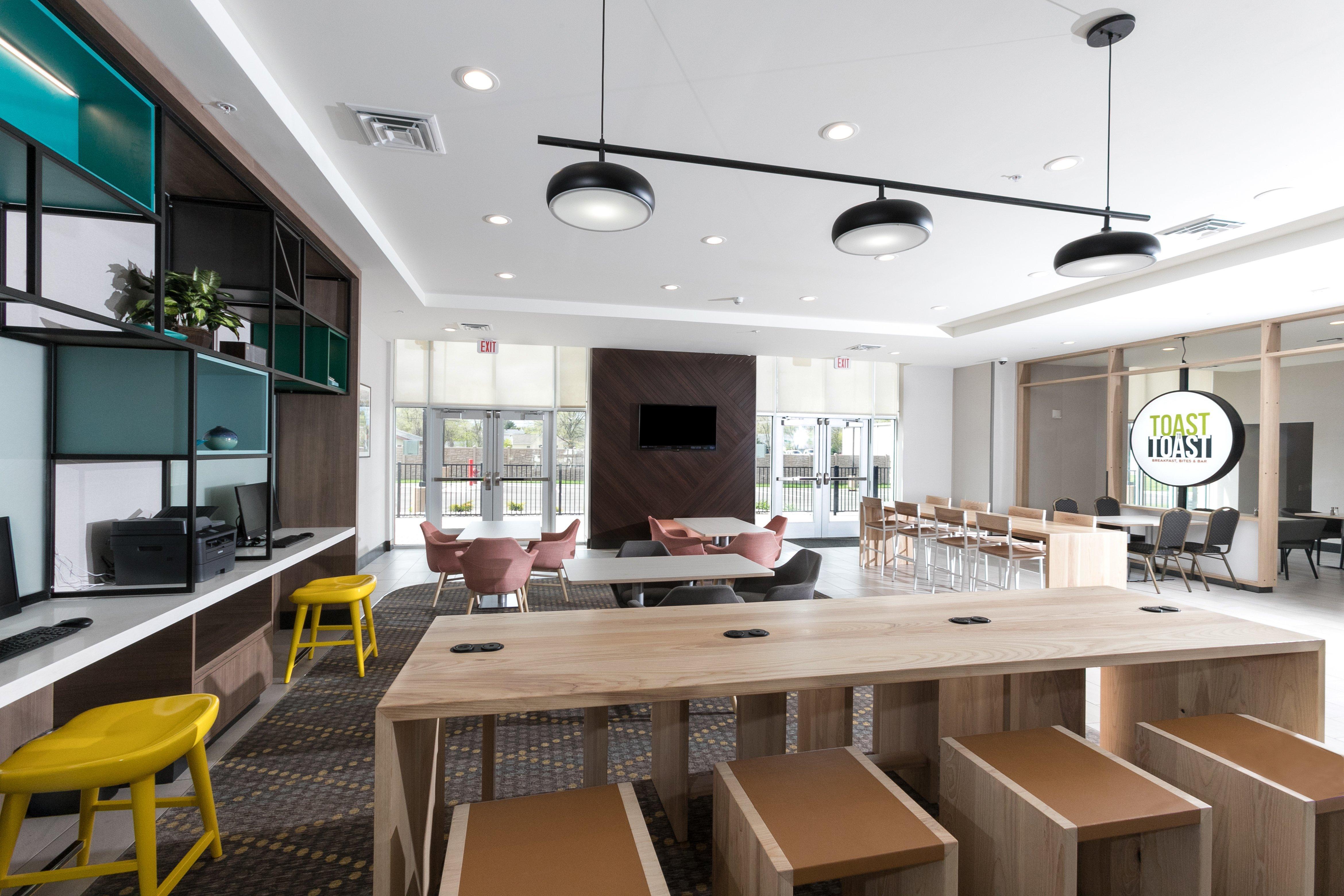 Holiday Inn Hotel & Suites - Mount Pleasant By Ihg Exteriör bild