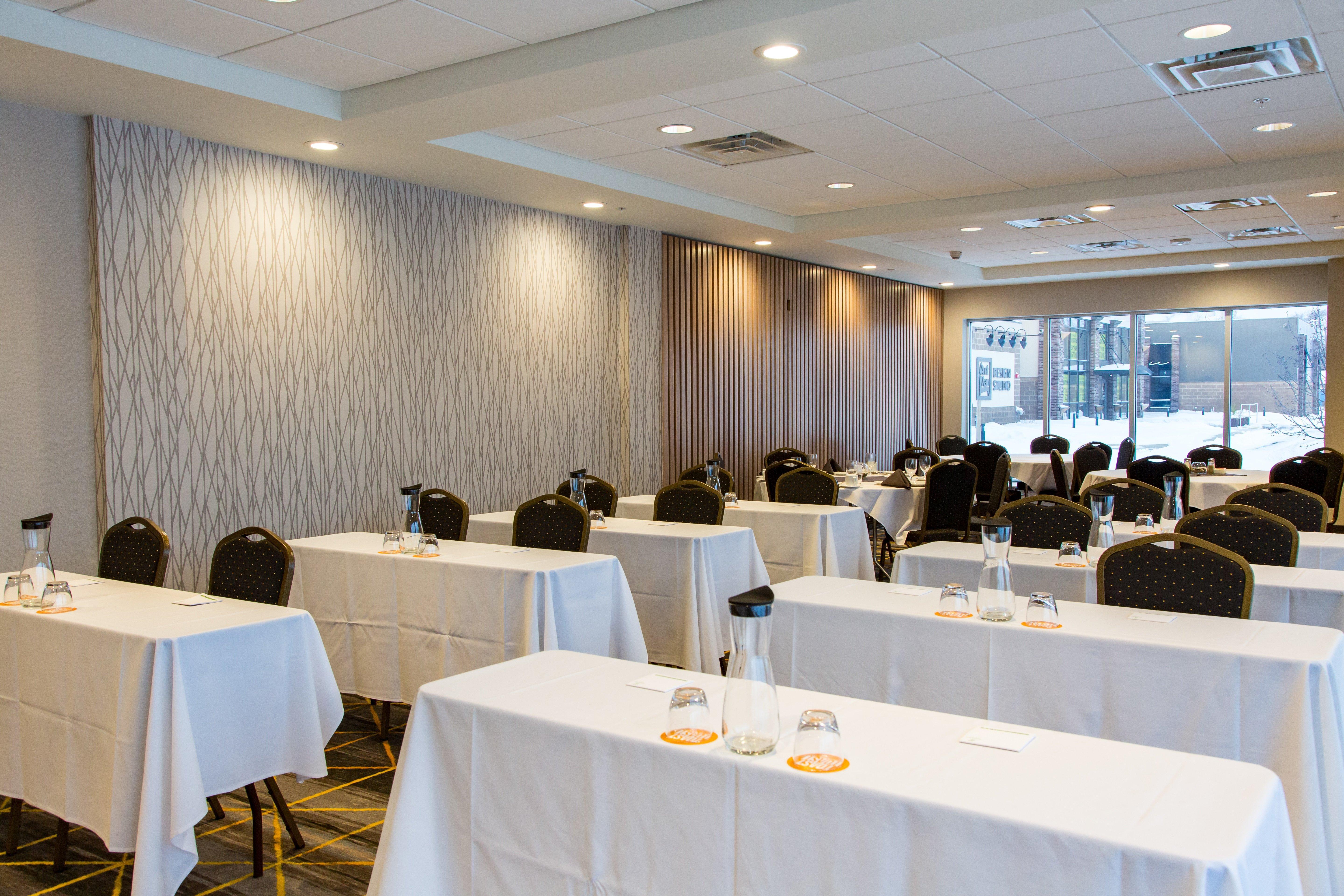 Holiday Inn Hotel & Suites - Mount Pleasant By Ihg Exteriör bild