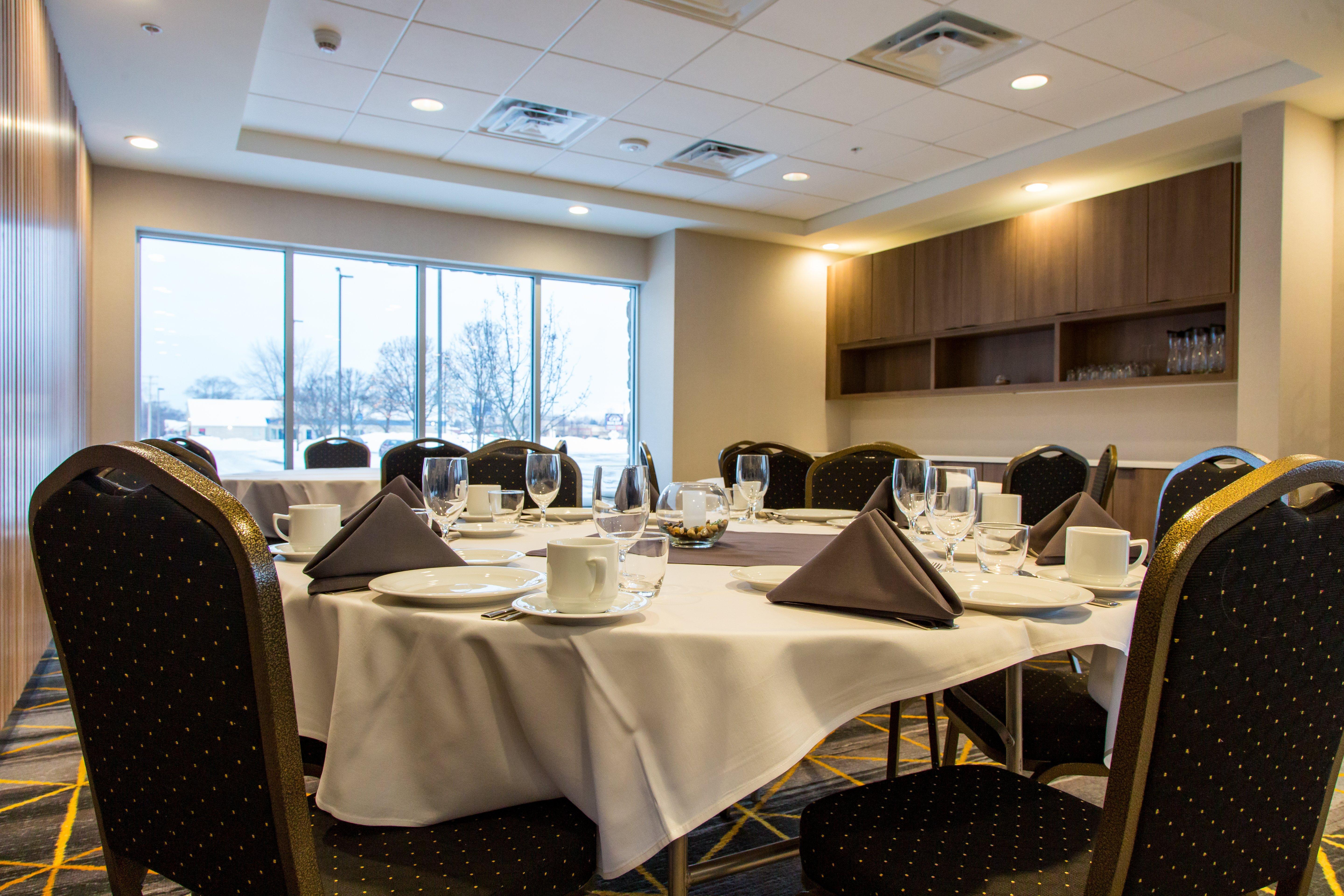 Holiday Inn Hotel & Suites - Mount Pleasant By Ihg Exteriör bild